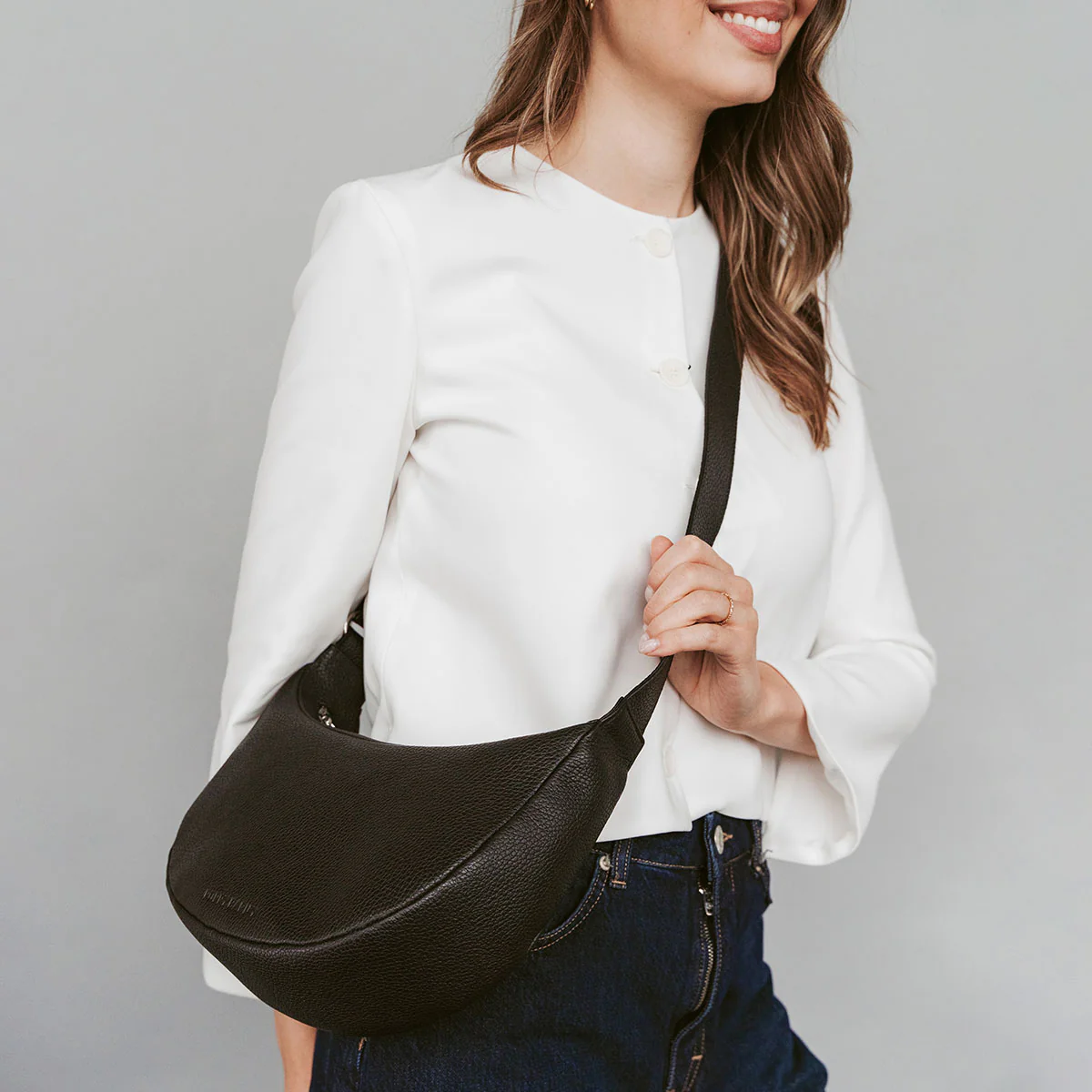 The Arc Crossbody Bag Black - Image 4