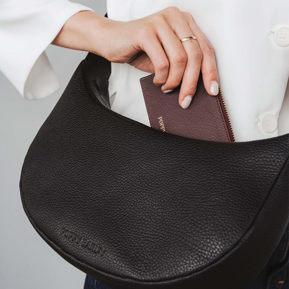 The Arc Crossbody Bag Black - Image 5