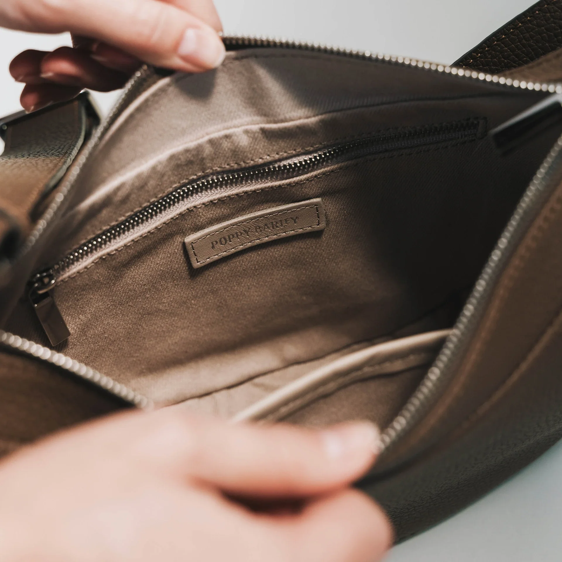 The Arc Crossbody Bag Tapenade - Image 3