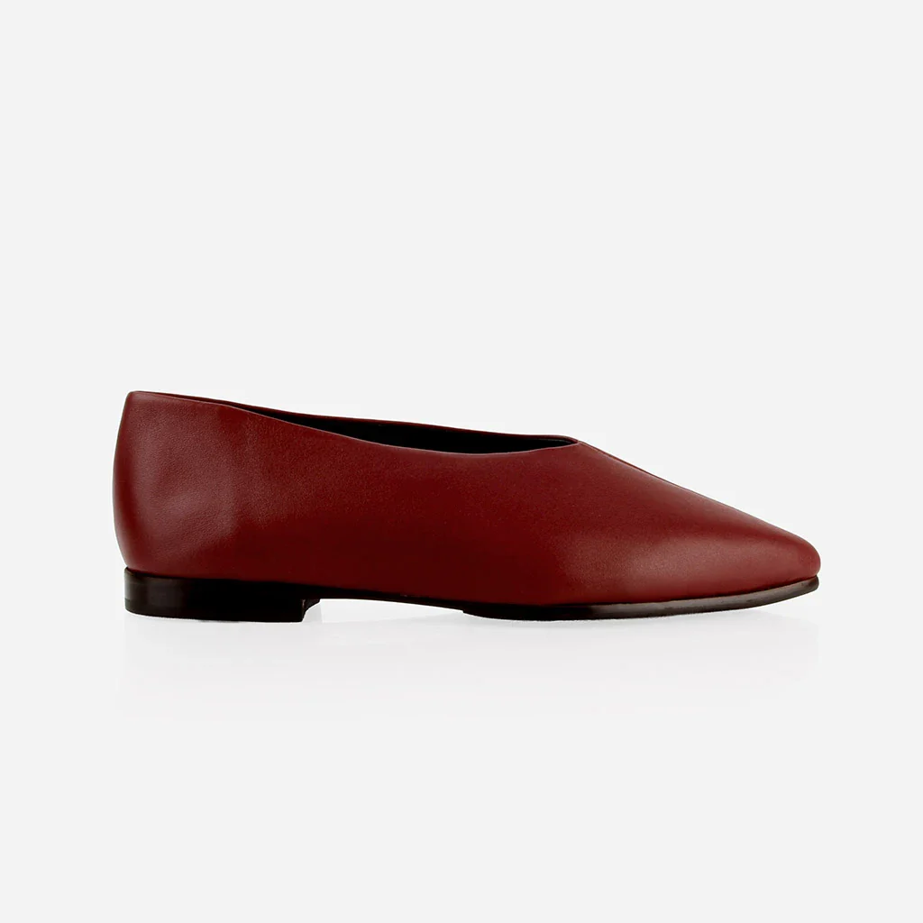 The Atelier Flat Resort Red - Image 3