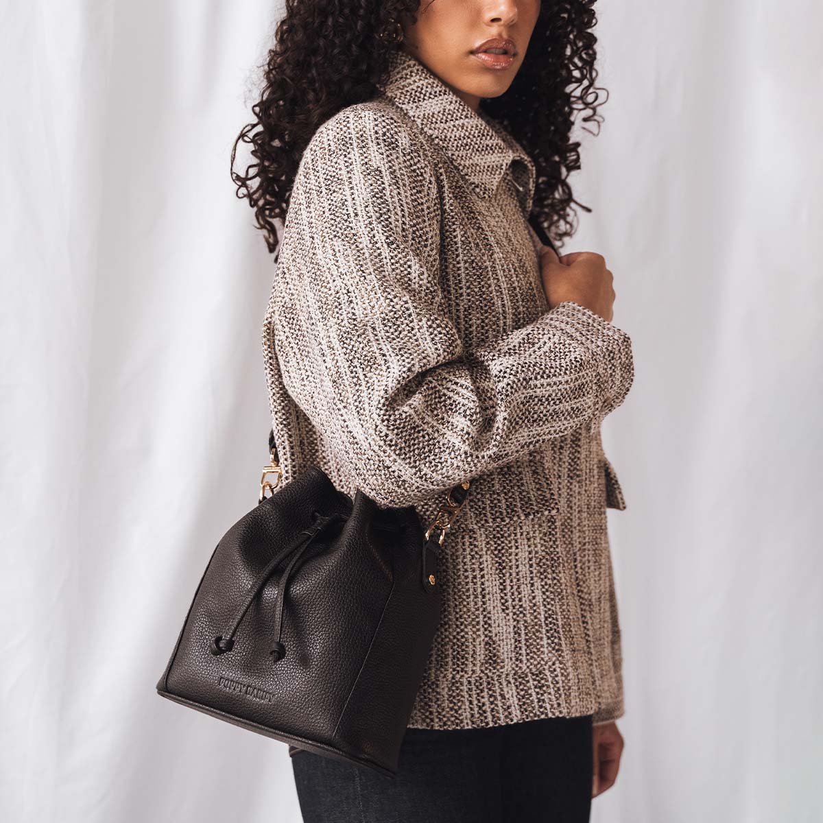 The Bondi Bucket Bag Black - Image 2