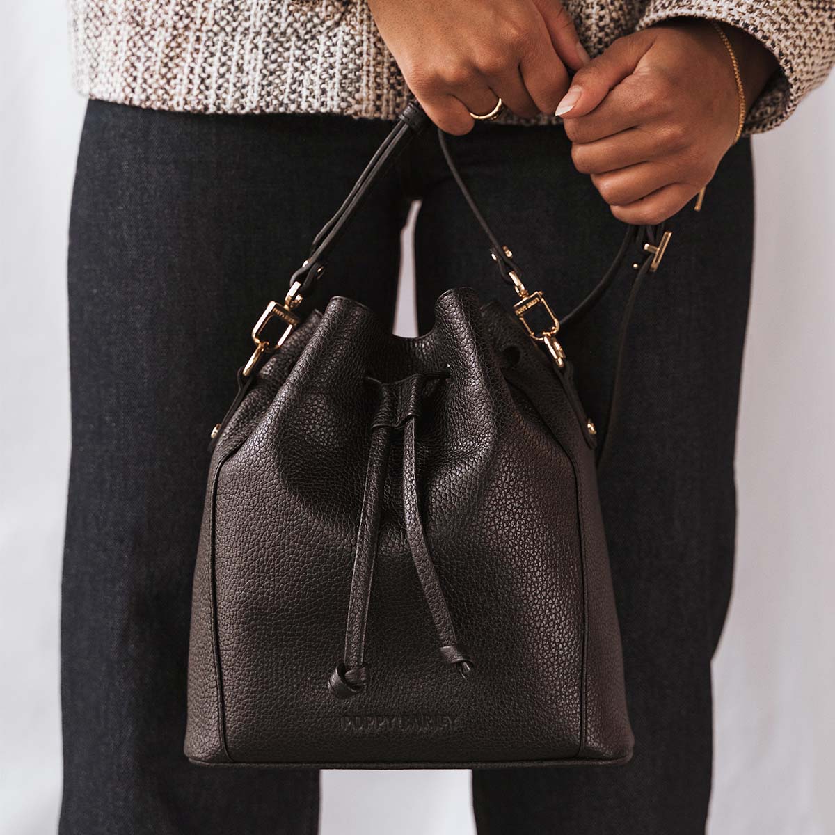 The Bondi Bucket Bag Black - Image 5
