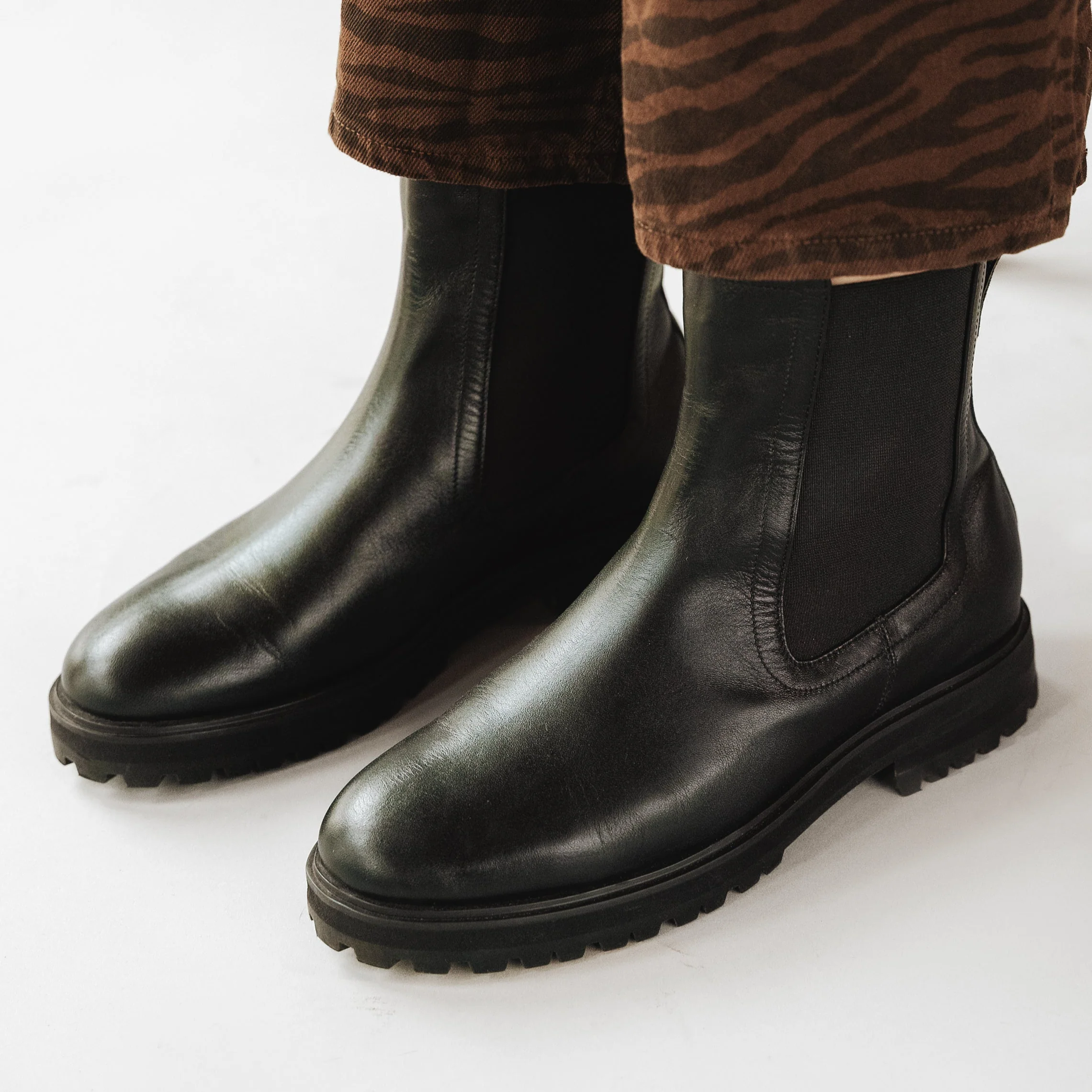 The Every Way Chelsea Boot Black Water Resistant - Image 2