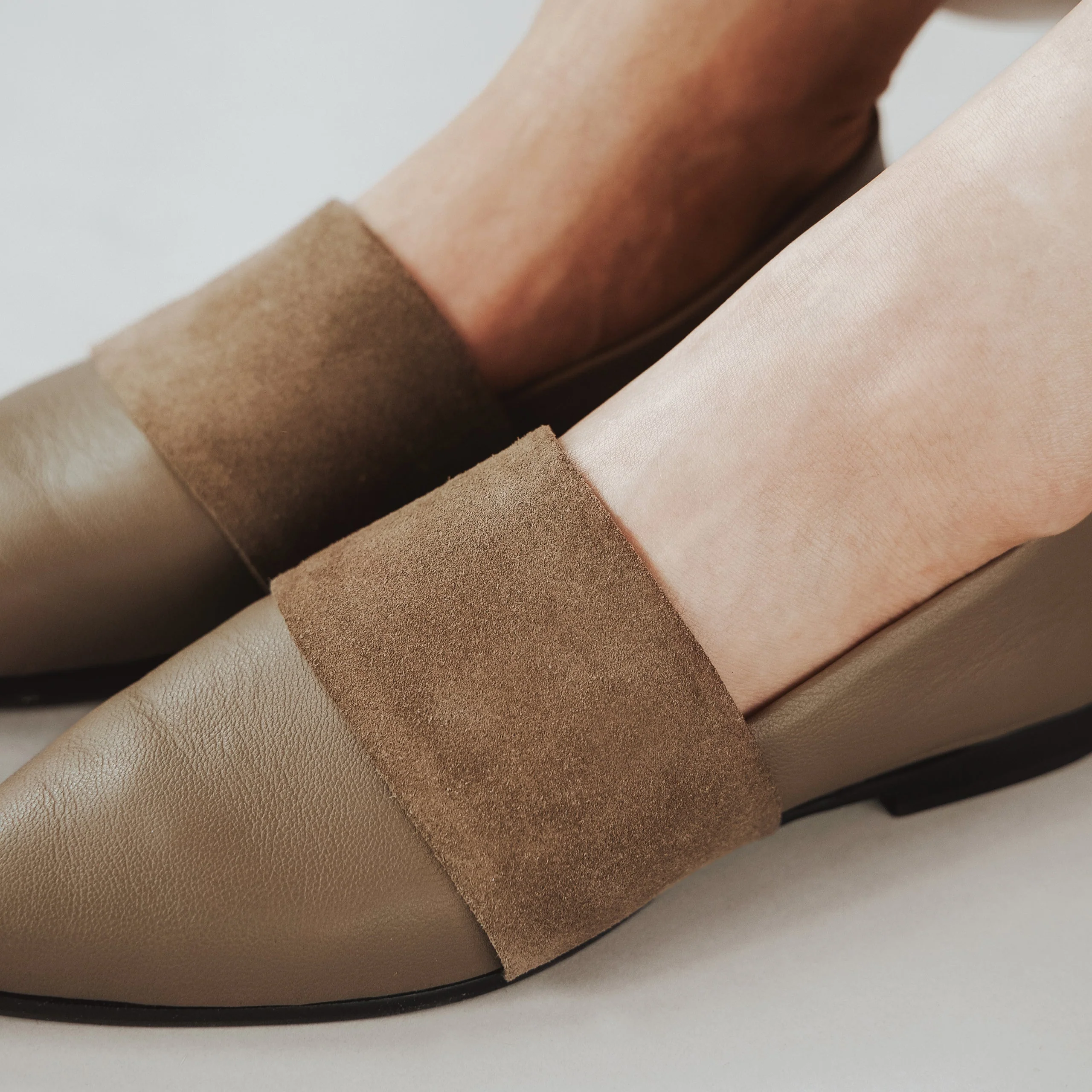 The Luxe Fit Flat Truffle - Image 3