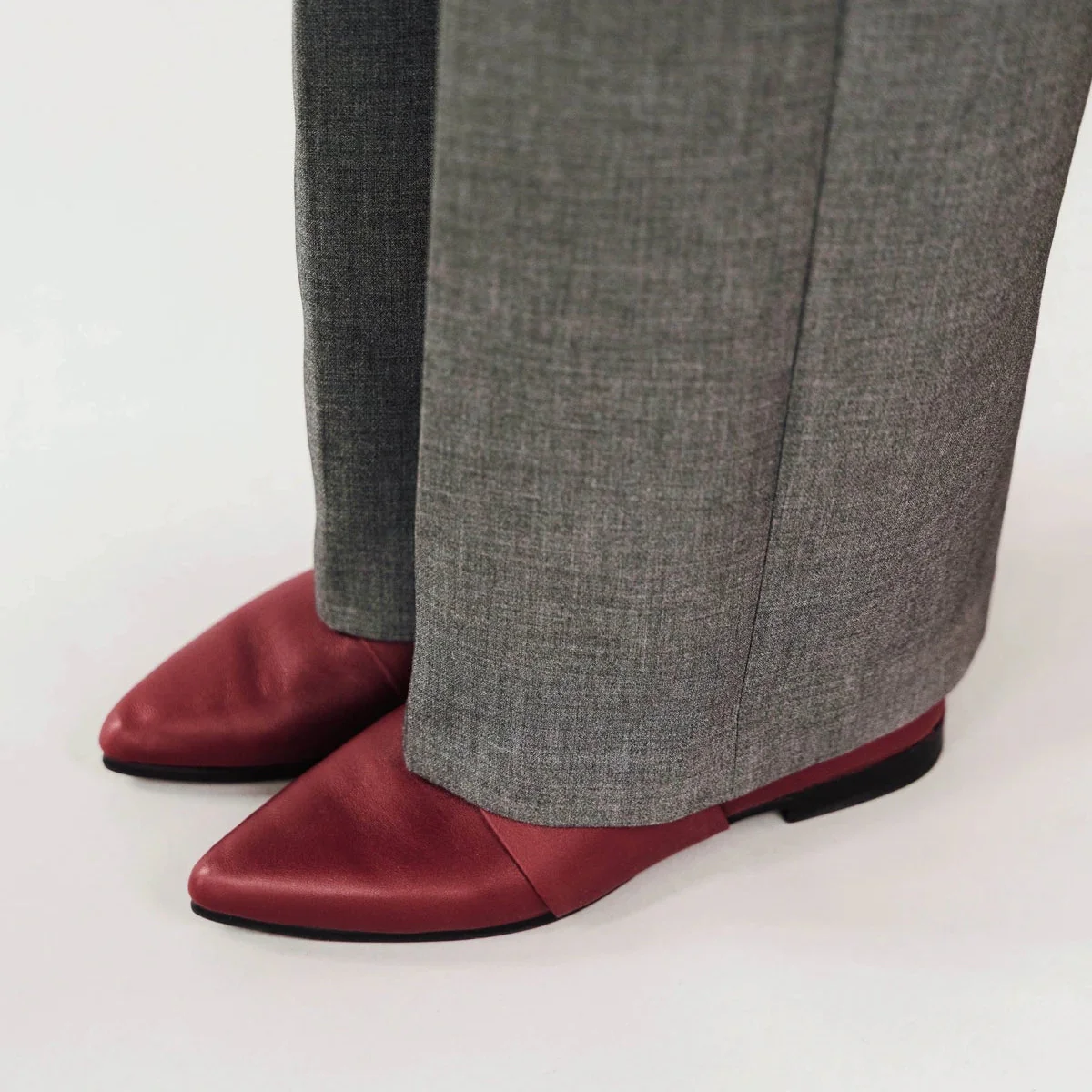 The Luxe Fit Flat Resort Red - Image 6