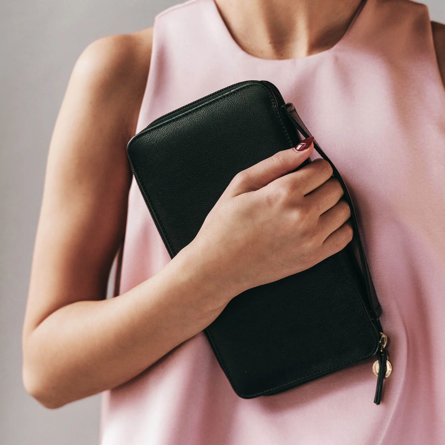 The Six Person Family Passport Holder Black Micro Pebble - Image 4